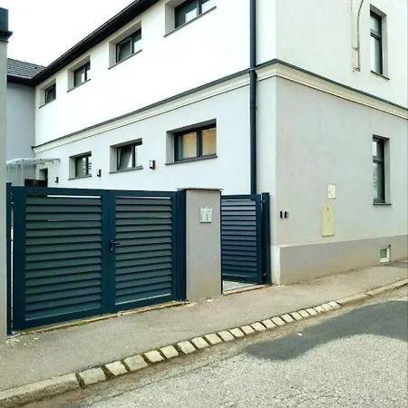Appartement Family Apartment Neunkirchen 3 *